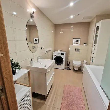 Spacious Near Downtown * Reval